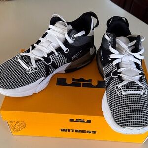 Witness Men's Black and White Sneakers